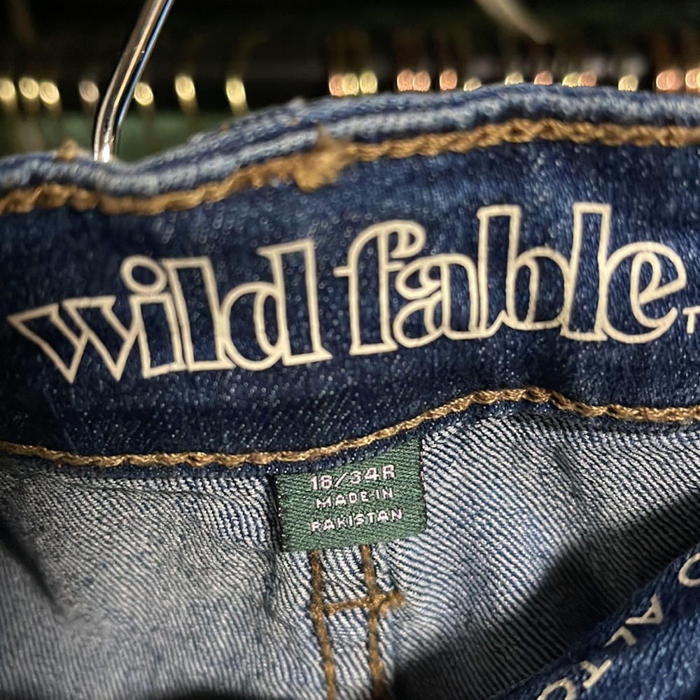 High Rise Stretch Jean Short short - Picture 2 of 4